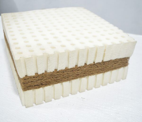 Sandwich Mattress and sheets - Image 4